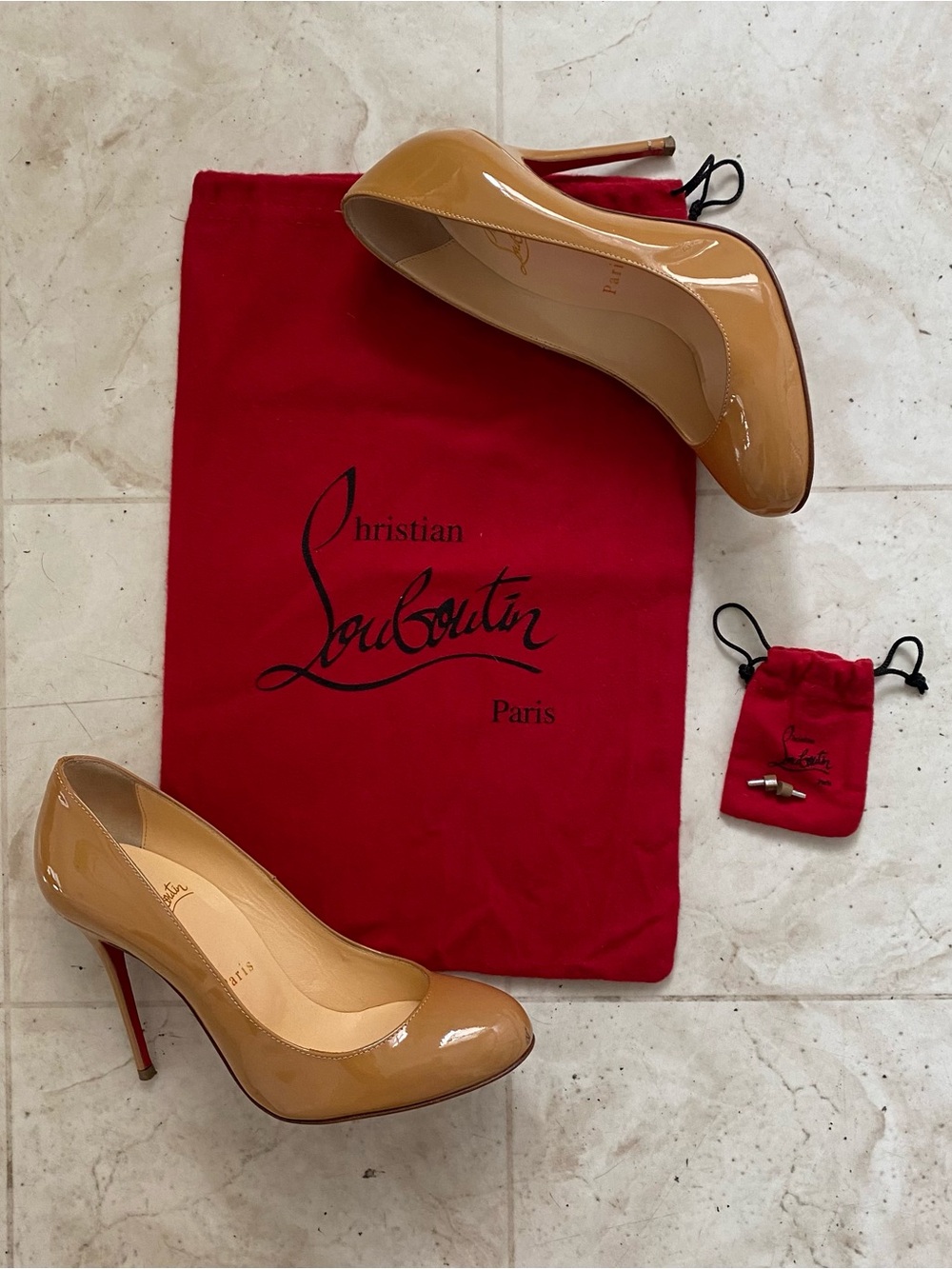 $875 Christian Louboutin Made in Italy Dolly Nude Patent Leather Pump Heels 6.5
